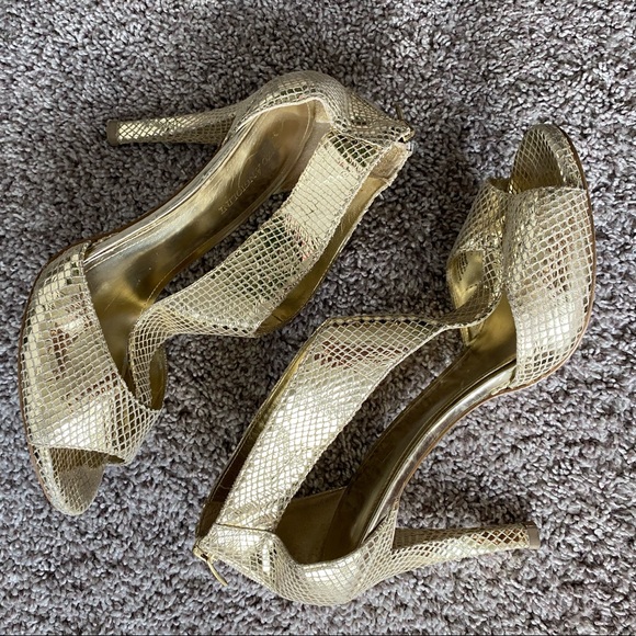 Enzo Angiolini faux snakeskin real leather gold strappy sandals - Picture 4 of 4
